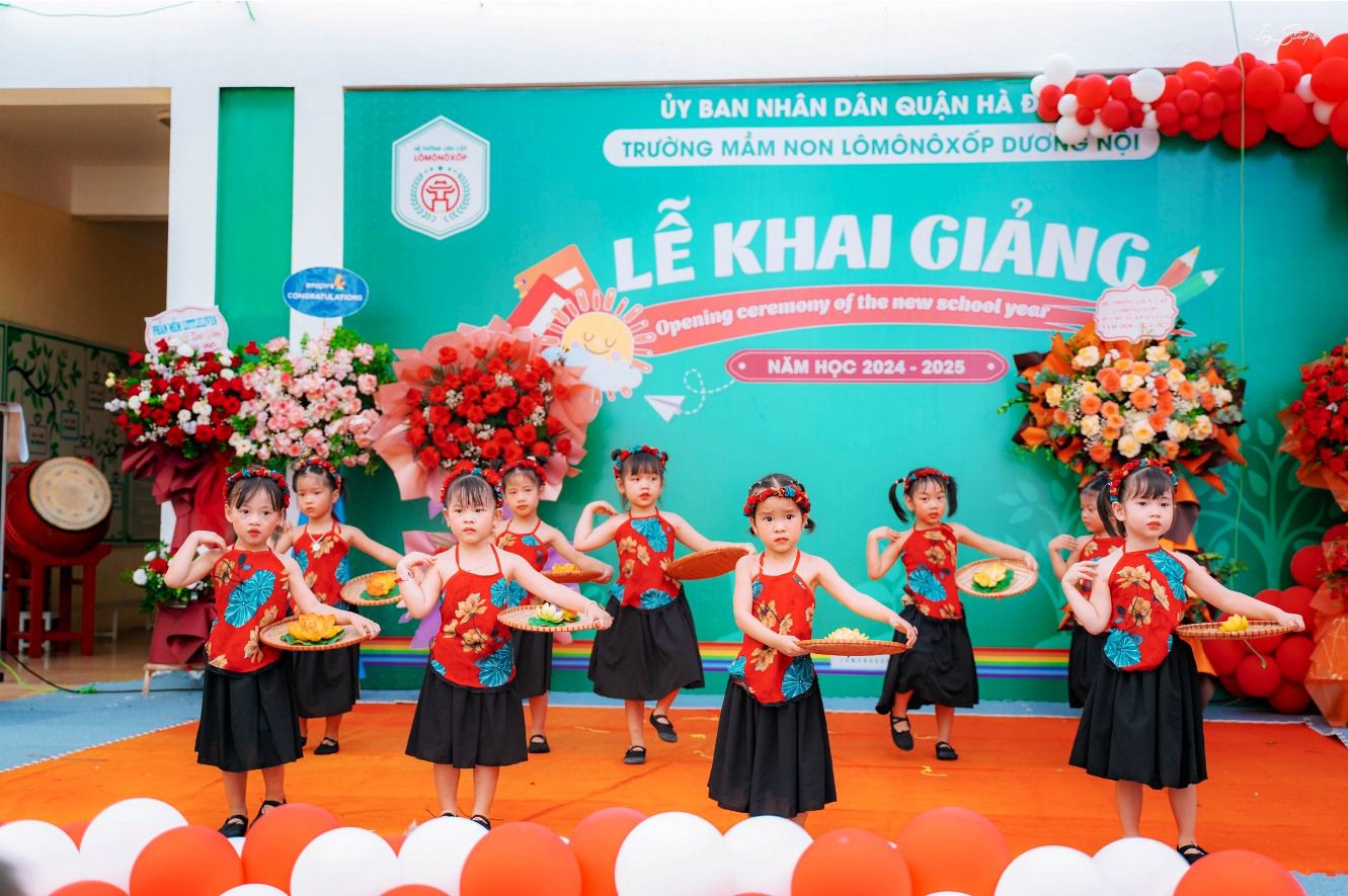lomonoxop khaigiang3 Trường Mầm Non Lomonoxop - Khai giảng